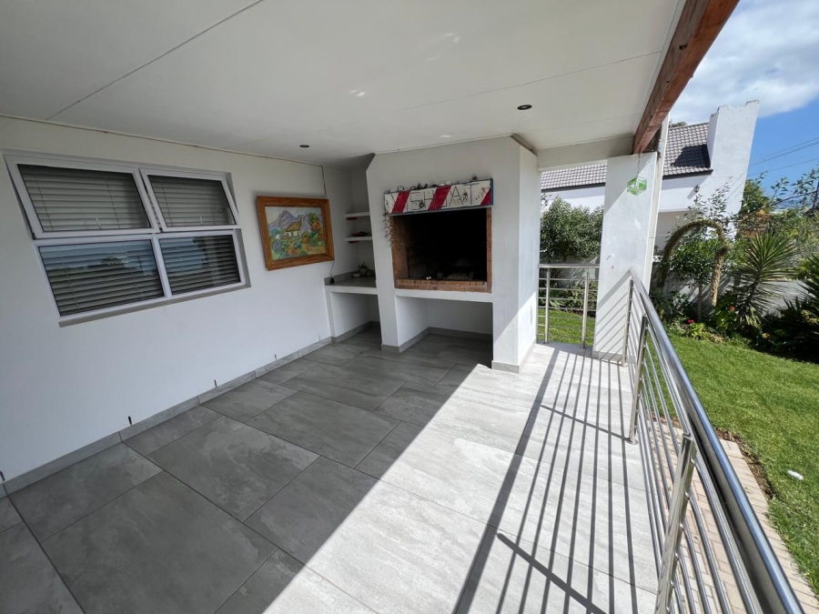 3 Bedroom Property for Sale in Kleinkoornhuis Western Cape